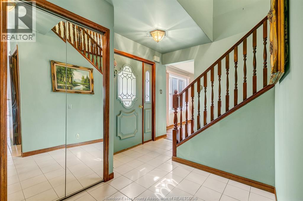 2862 Mangin Crescent, Windsor, Ontario  N9E 4K9 - Photo 7 - 26018748