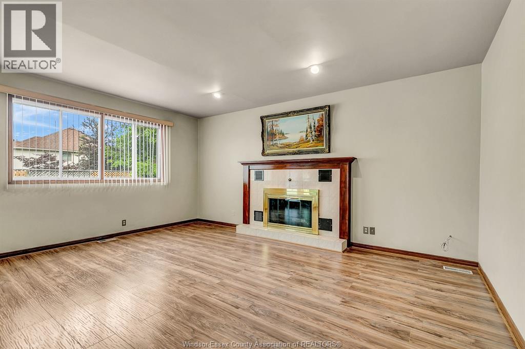 2862 Mangin Crescent, Windsor, Ontario  N9E 4K9 - Photo 8 - 26018748