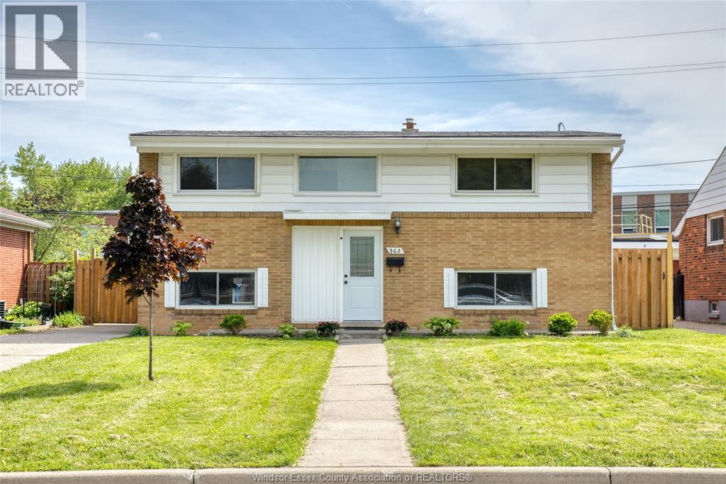 962 WATSON, Windsor, Ontario