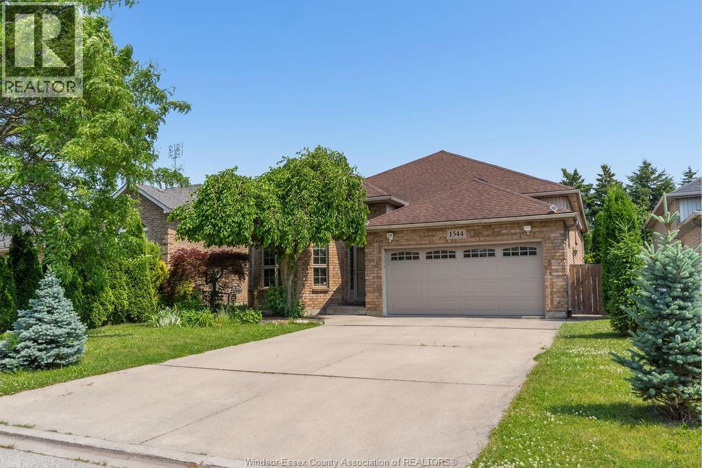 1544 Imperial Crescent, Windsor, Ontario  N9G 2T8 - Photo 2 - 26018874