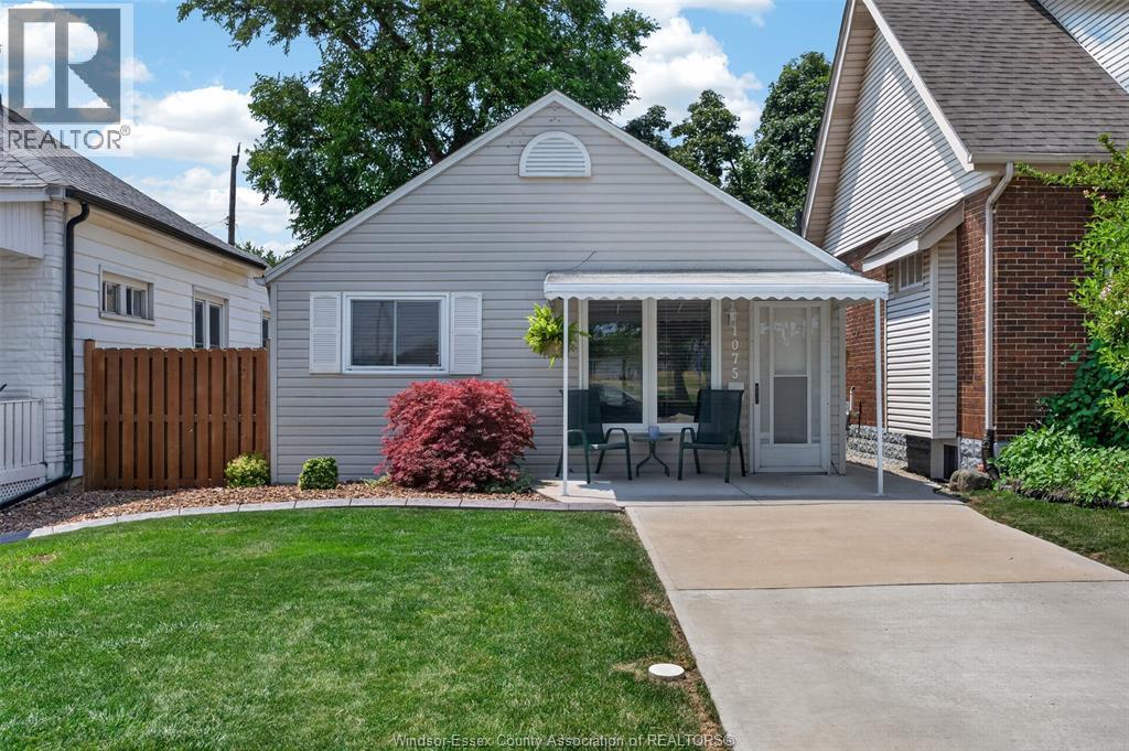 1075 Curry, Windsor, Ontario  N9B 2C6 - Photo 2 - 26018873