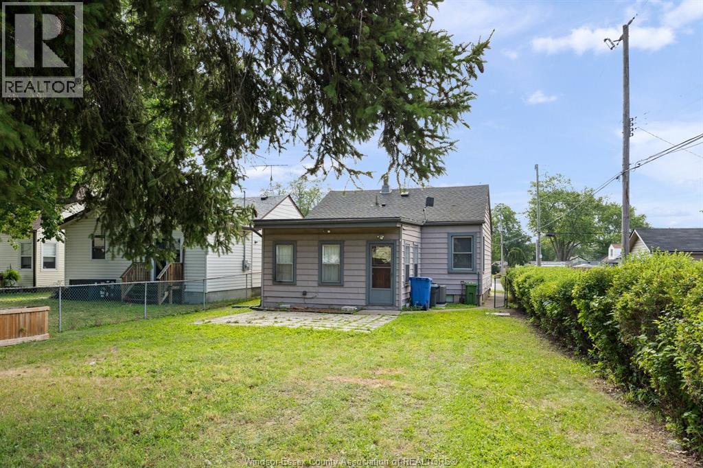 3672 Girardot, Windsor, Ontario  N9C 1W5 - Photo 16 - 26018893