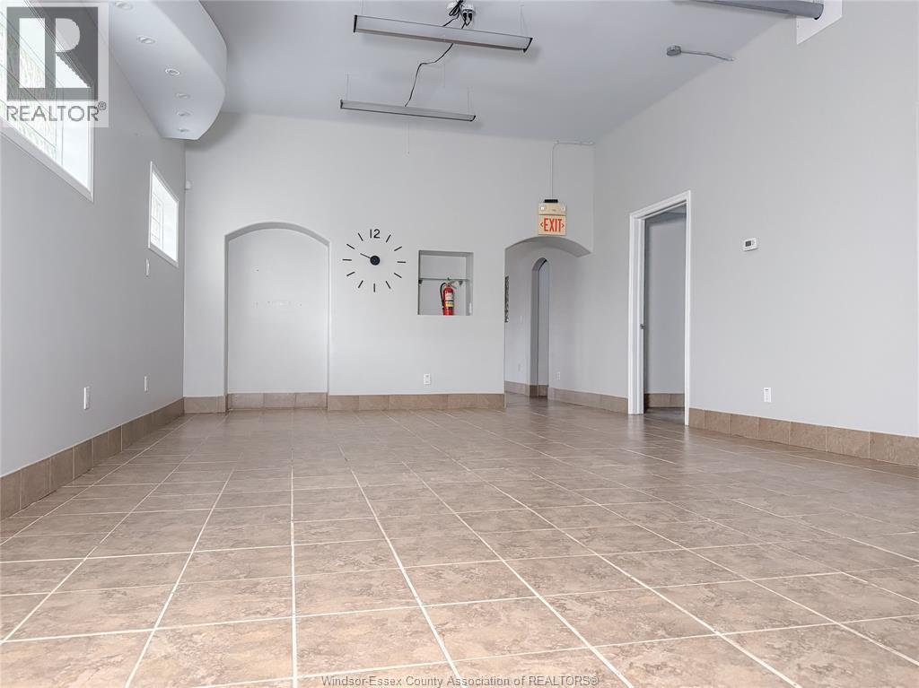 12127 Tecumseh Road East, Tecumseh, Ontario  N8N 1M2 - Photo 3 - 26018847