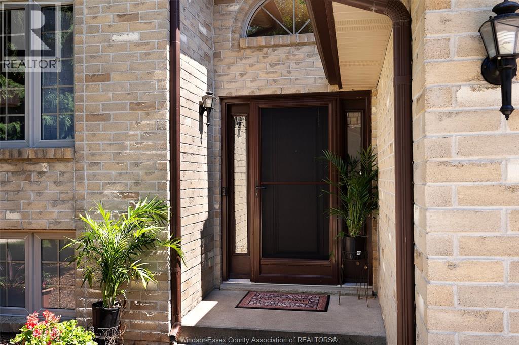 4332 Monterey Court, Windsor, Ontario  N9G 2Z3 - Photo 4 - 26018901