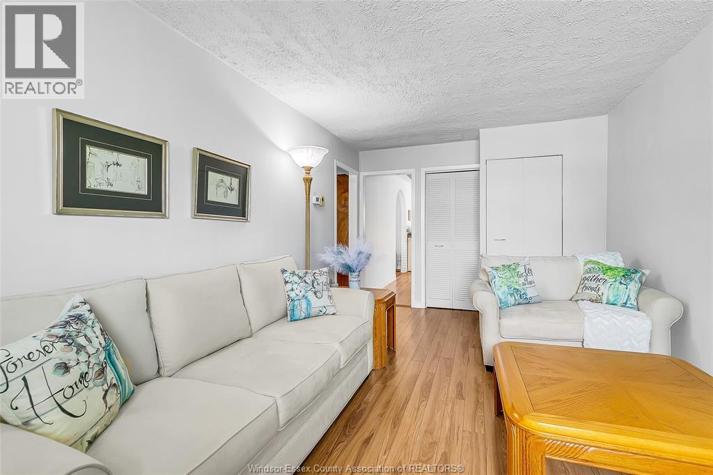 567 Stanley, Windsor, Ontario  N8X 3A9 - Photo 3 - 26018868