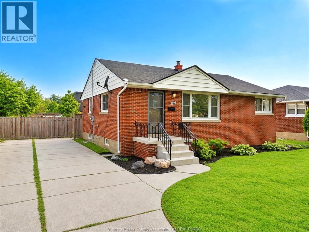 3621 MCKAY AVENUE, Windsor, Ontario