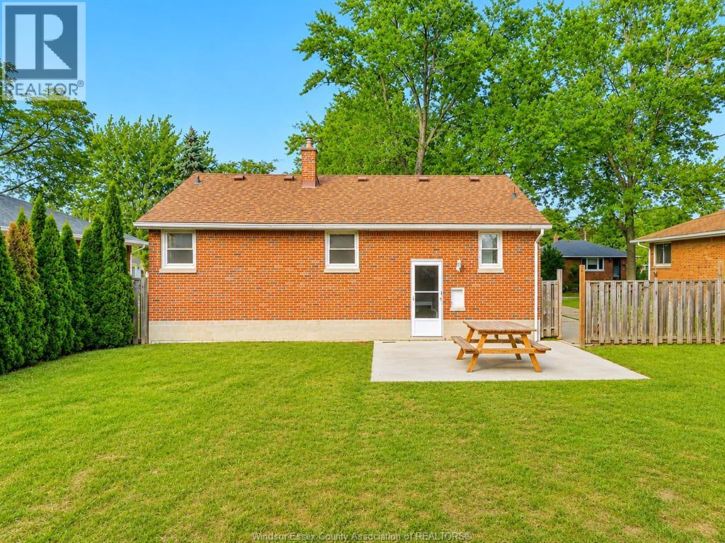 3621 Mckay Avenue, Windsor, Ontario  N9E 2S3 - Photo 5 - 26018791