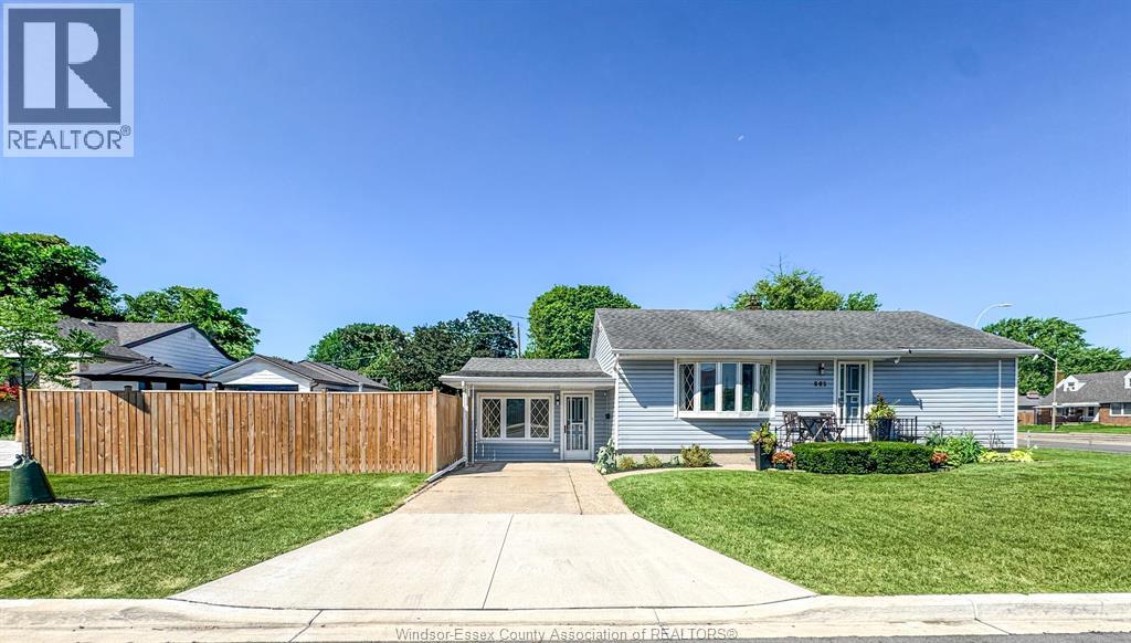 805 MATTHEW BRADY, Windsor, Ontario