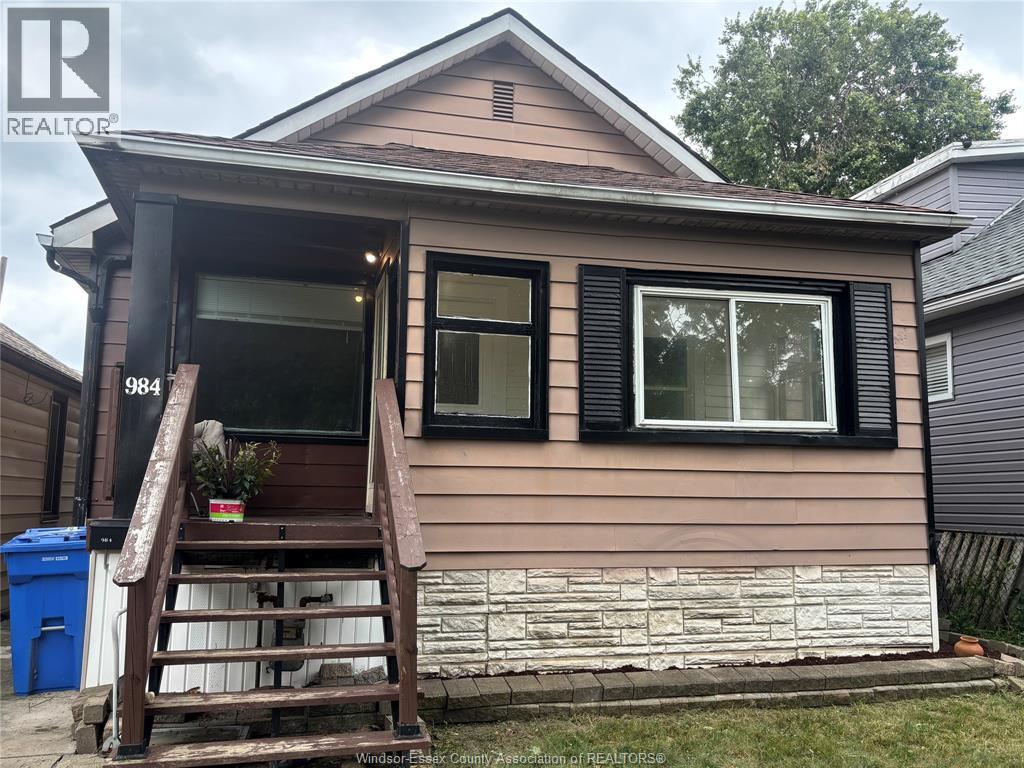 984 Ellrose, Windsor, Ontario  N8Y 3W9 - Photo 1 - 26018861