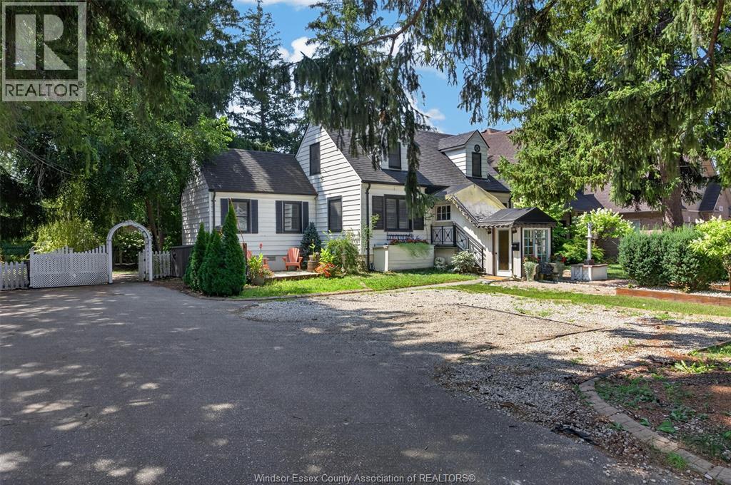 935 BARTLET, Windsor, Ontario