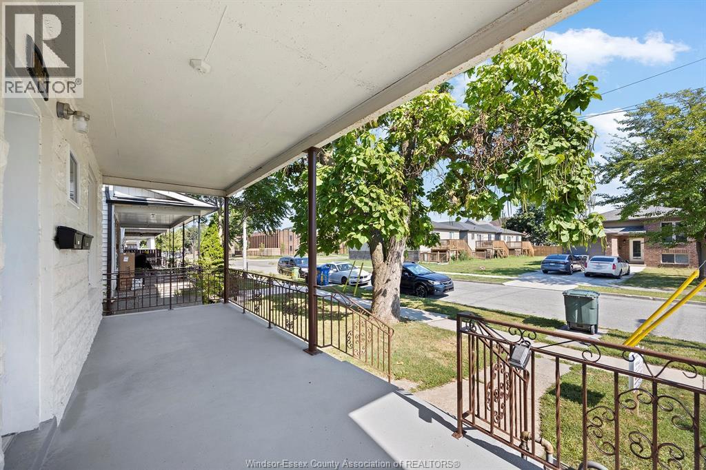 1056-1060 Niagara, Windsor, Ontario  N9A 3V2 - Photo 4 - 26019011