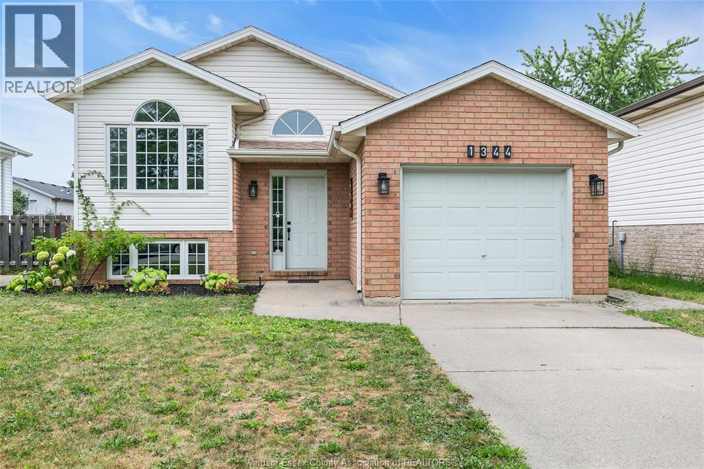 1344 Giselle, Windsor, Ontario  N8W 5P5 - Photo 2 - 26018911