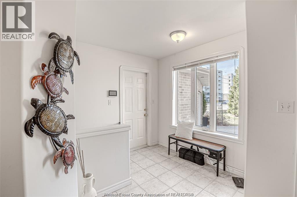 1708 Banwell, Windsor, Ontario  N8P 1P4 - Photo 3 - 26018800
