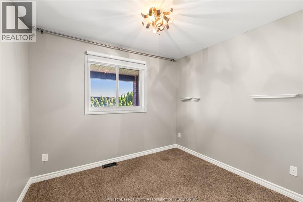 1068 Thunderbay Avenue, Windsor, Ontario  N8P 0C1 - Photo 11 - 26019020