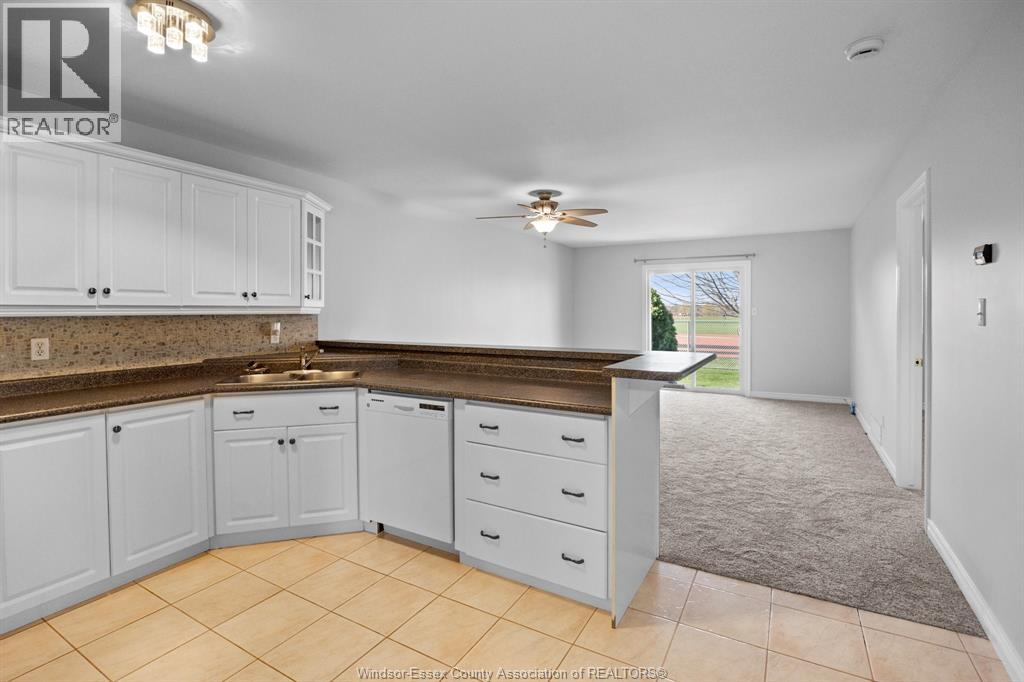 619 Rodfam, Windsor, Ontario  N9G 2W5 - Photo 3 - 26019006