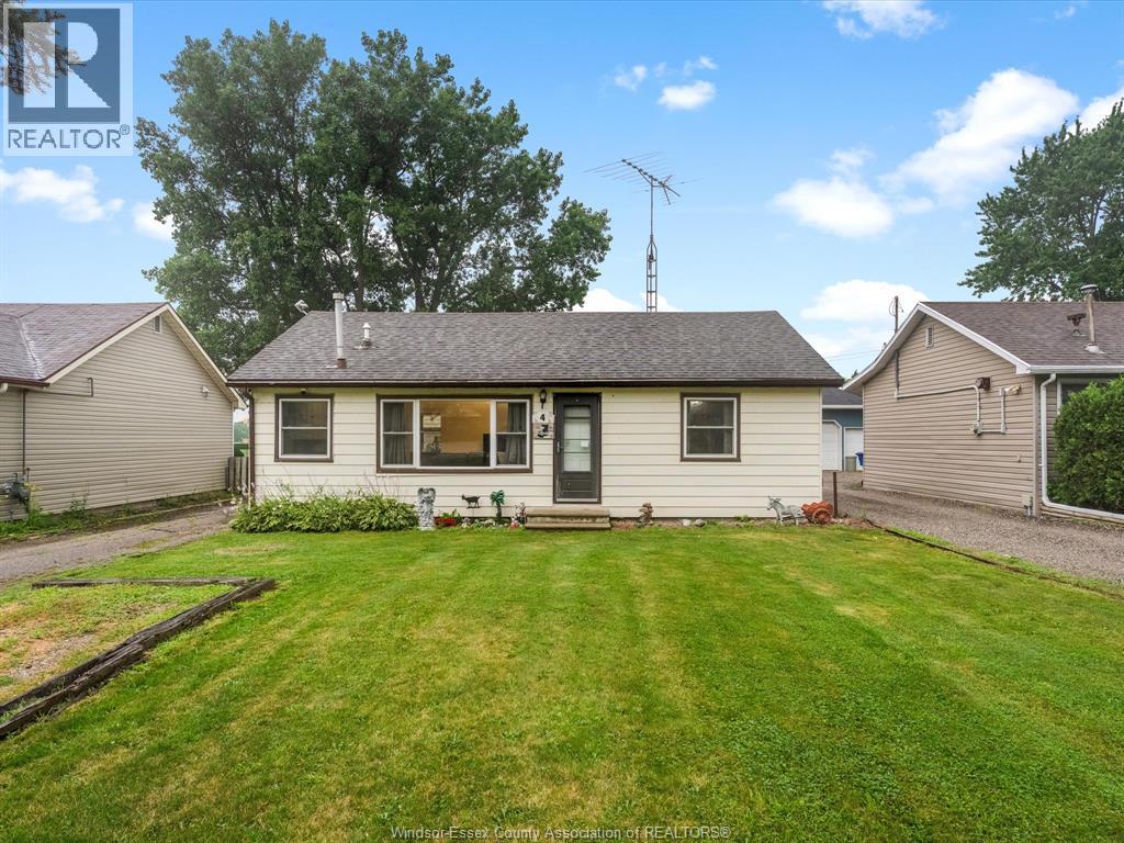 4 Standaert Road, Chatham-Kent, Ontario  N7M 5J7 - Photo 2 - 26019026