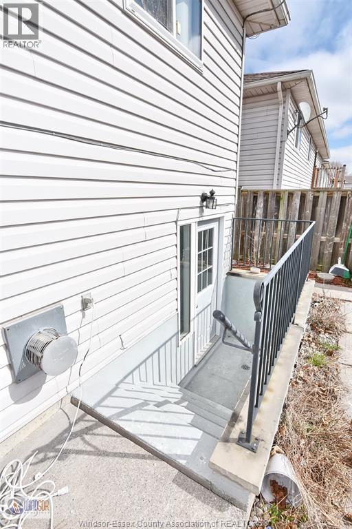 1003 Silverdale Unit# Upper, Windsor, Ontario  N9G 2R8 - Photo 16 - 26019046