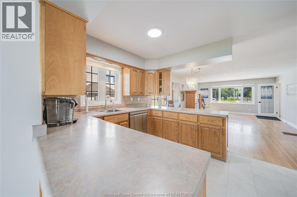 13902 Riverside Drive, Tecumseh, Ontario  N8W 1B6 - Photo 12 - 26018563