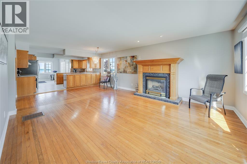 13902 Riverside Drive, Tecumseh, Ontario  N8W 1B6 - Photo 5 - 26018563