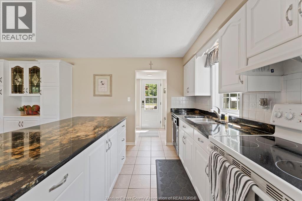 768 West Belle River Road, Lakeshore, Ontario  N8L 1N8 - Photo 7 - 26019068