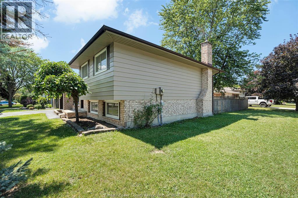 646 Estate Park, Tecumseh, Ontario  N8N 3C8 - Photo 4 - 26019069