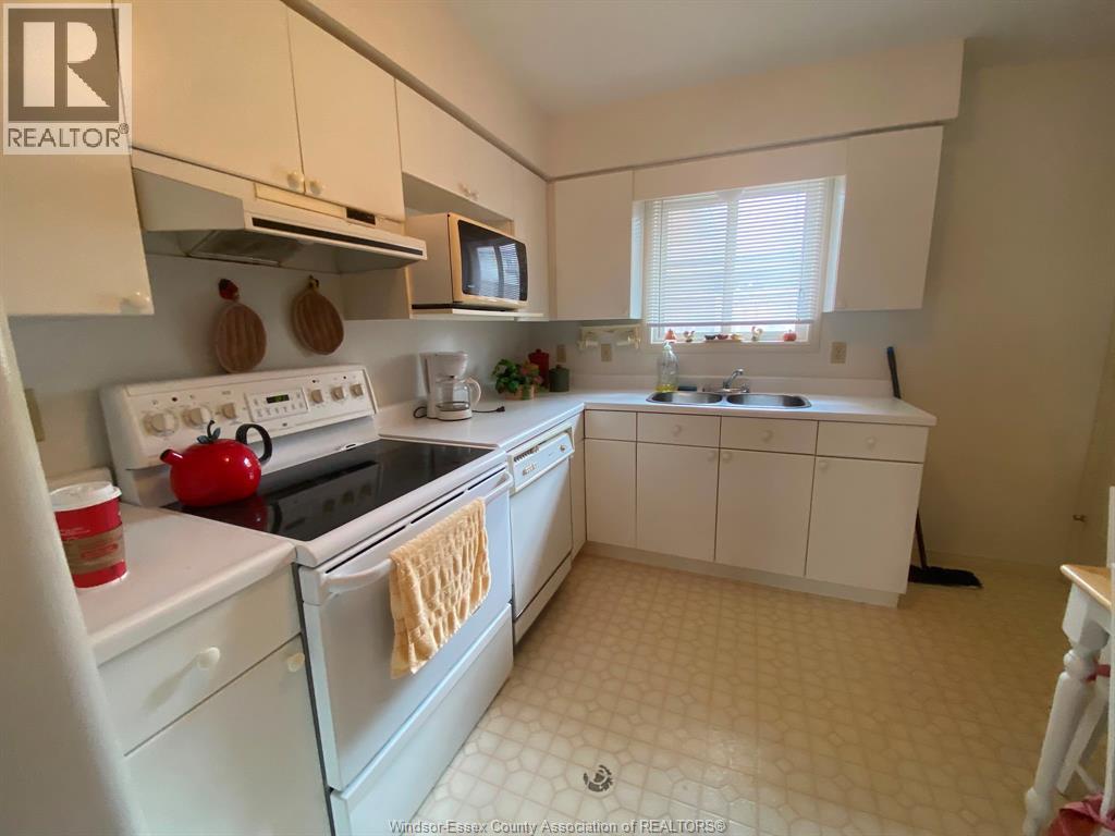 1087 Brookview Crescent, Windsor, Ontario  N8W 5H3 - Photo 10 - 26019050