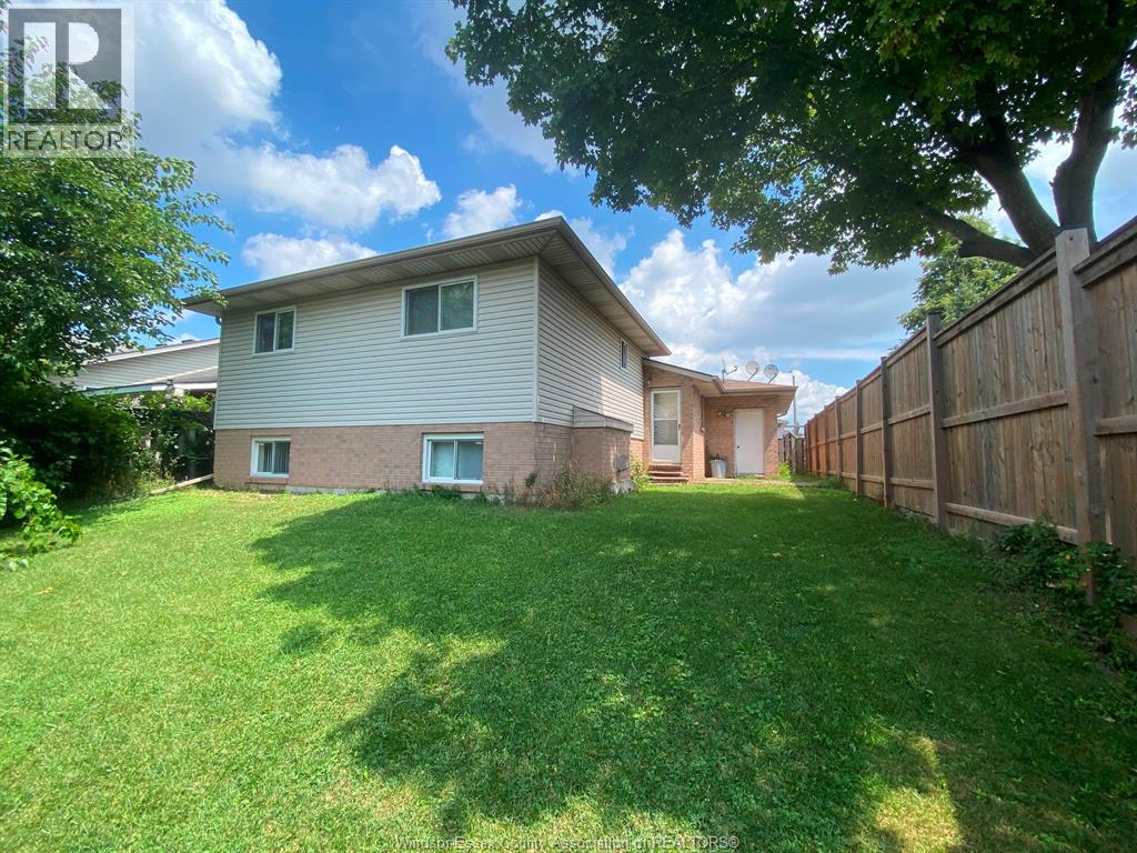 1087 Brookview Crescent, Windsor, Ontario  N8W 5H3 - Photo 2 - 26019050