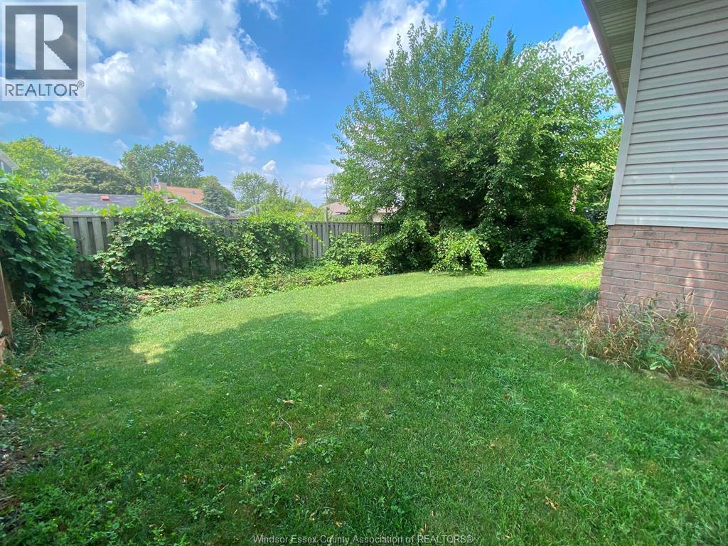 1087 Brookview Crescent, Windsor, Ontario  N8W 5H3 - Photo 3 - 26019050