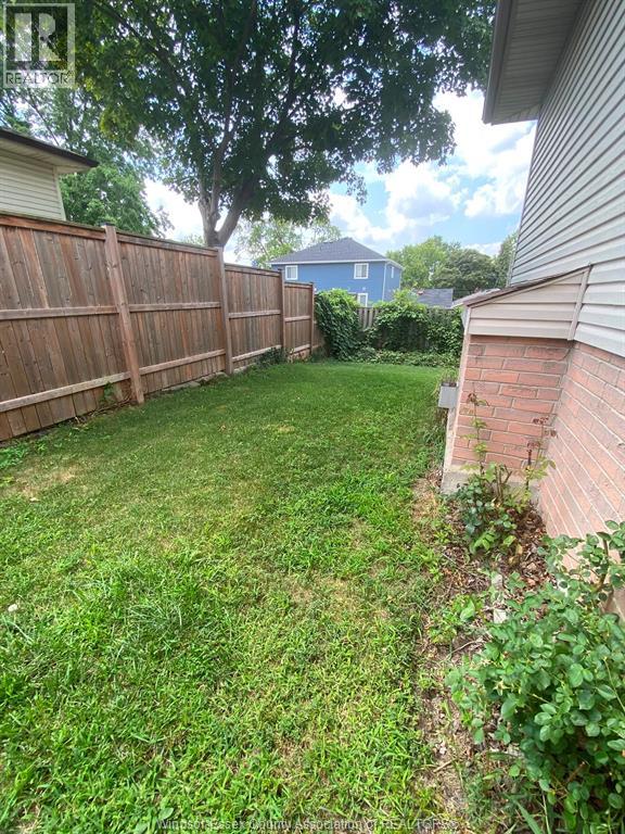 1087 Brookview Crescent, Windsor, Ontario  N8W 5H3 - Photo 5 - 26019050