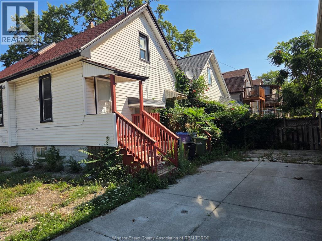 393 Newbury Street, Windsor, Ontario  N9A 6A1 - Photo 4 - 26019094