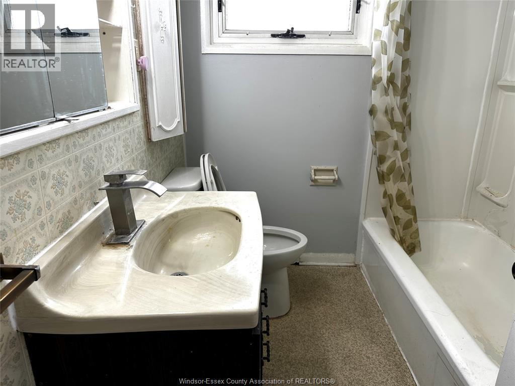 3615 Longfellow, Windsor, Ontario  N9E 2M2 - Photo 9 - 26019127