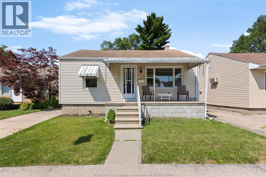 2293 Marentette, Windsor, Ontario  N8W 2C2 - Photo 2 - 26019034