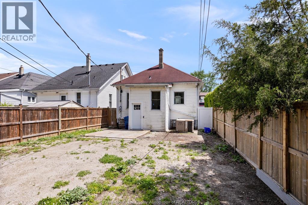 2004 Ottawa, Windsor, Ontario  N8Y 1R7 - Photo 17 - 26019030