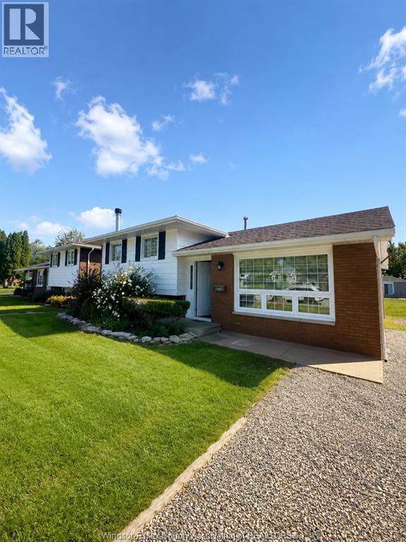 1860 Service Road, Kingsville, Ontario  N0P 2G0 - Photo 1 - 26019108