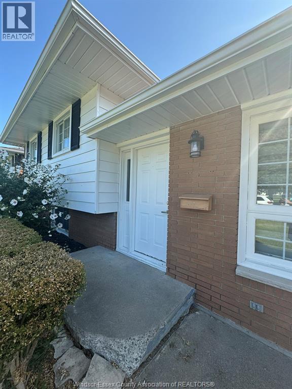 1860 Service Road, Kingsville, Ontario  N0P 2G0 - Photo 2 - 26019141