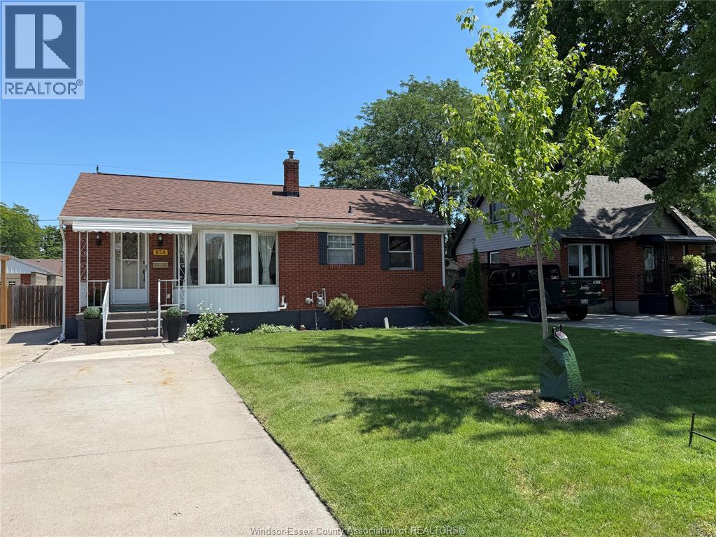 858 Laporte, Windsor, Ontario  N8S 3R4 - Photo 1 - 26019154