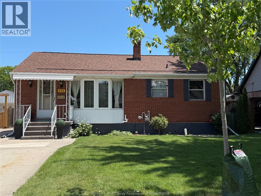 858 Laporte, Windsor, Ontario  N8S 3R4 - Photo 2 - 26019154