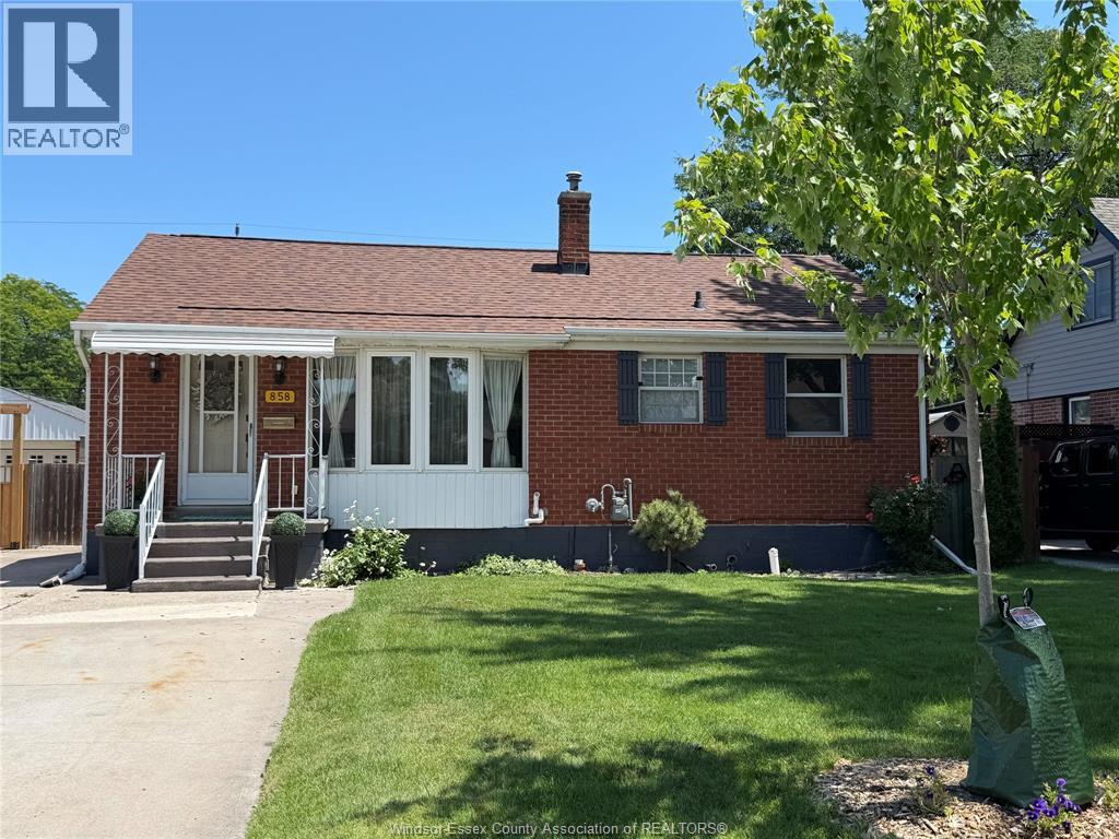 858 Laporte, Windsor, Ontario  N8S 3R4 - Photo 3 - 26019154