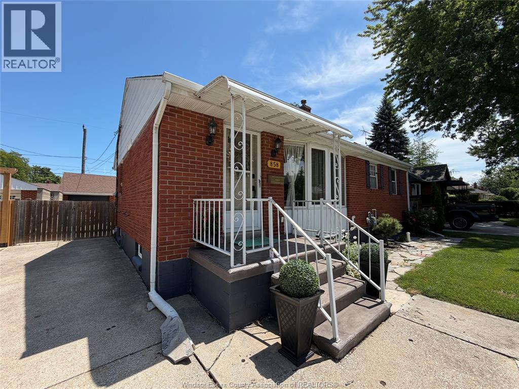 858 Laporte, Windsor, Ontario  N8S 3R4 - Photo 4 - 26019154