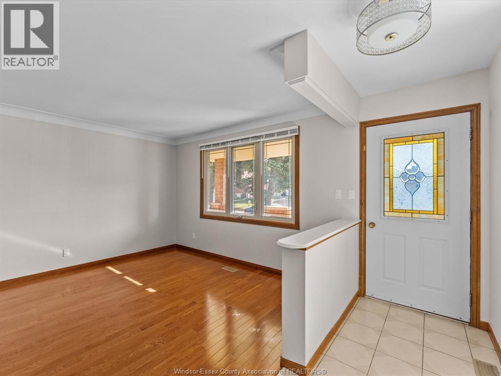 2787 Lionel Drive, Windsor, Ontario  N8X 4X2 - Photo 3 - 26019157
