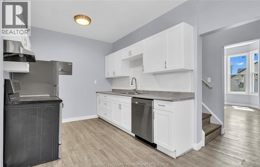 294 Louis Avenue, Windsor, Ontario  N9A 1W2 - Photo 3 - 26019175