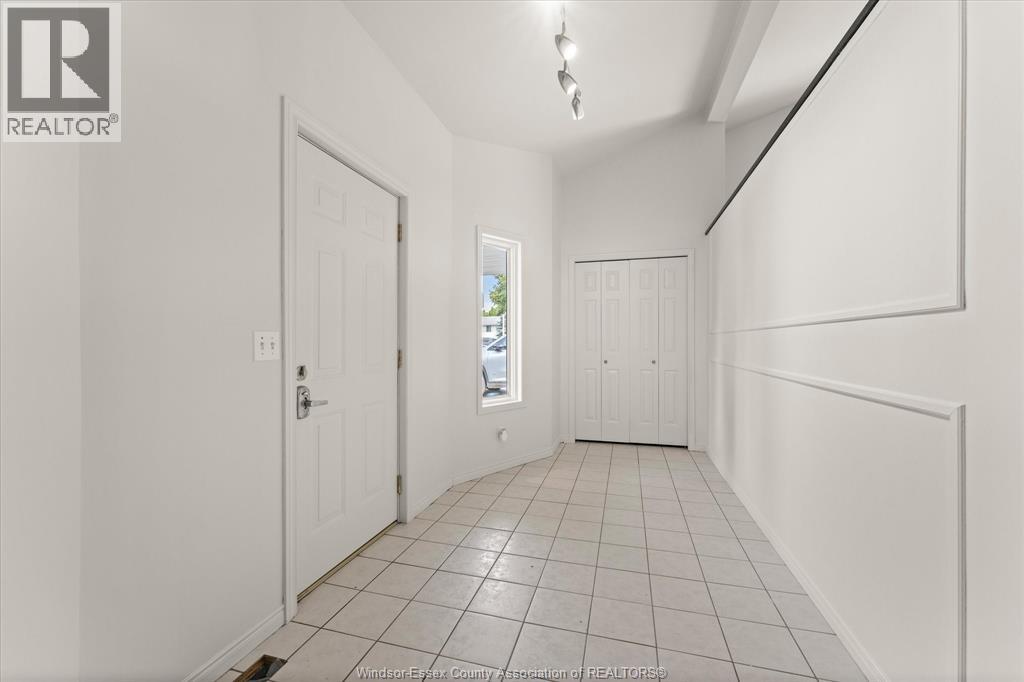421 Gibb Street, Amherstburg, Ontario  N9V 3V7 - Photo 4 - 26019190