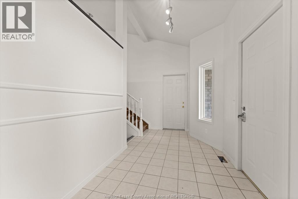 421 Gibb Street, Amherstburg, Ontario  N9V 3V7 - Photo 5 - 26019190
