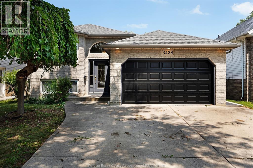 3438 Treeline Court, Windsor, Ontario  N8R 2K3 - Photo 3 - 26019226