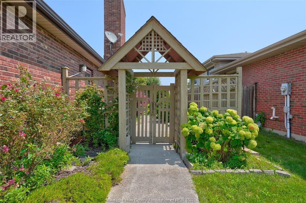 2036 Lesperance Road, Tecumseh, Ontario  N8N 2N4 - Photo 3 - 26019232