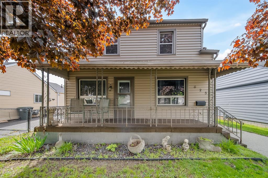 623 Edinborough, Windsor, Ontario  N8X 3C8 - Photo 1 - 26019261