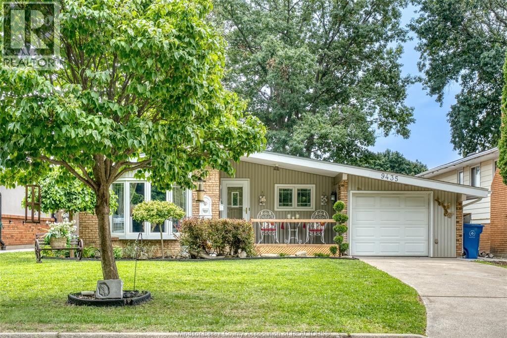 9435 Ridge Road, Windsor, Ontario  N8R 1G5 - Photo 1 - 26019314