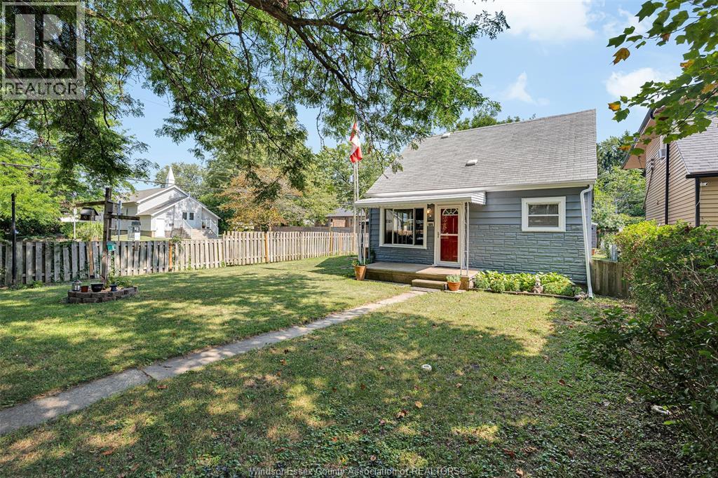 699 Capitol, Windsor, Ontario  N8X 3E9 - Photo 2 - 26019310