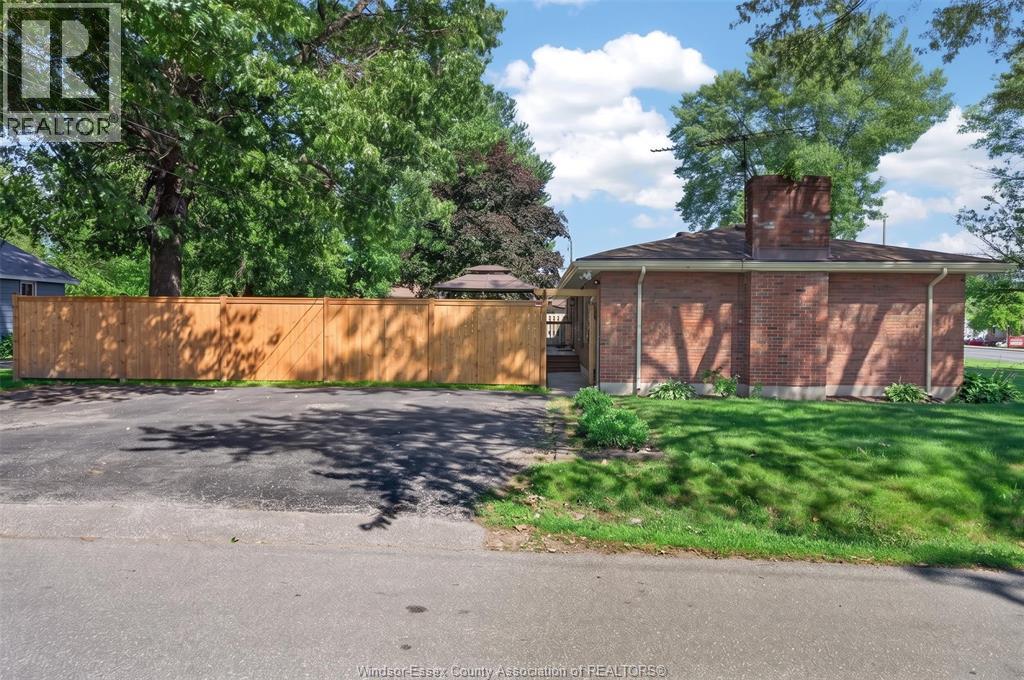 520 Front Road, Lasalle, Ontario  N9J 1A6 - Photo 31 - 26019327