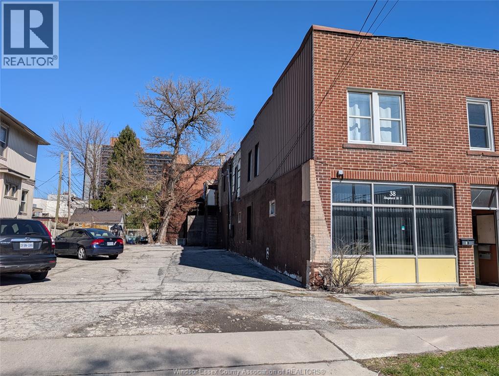 38 Shepherd, Windsor, Ontario  N8X 2J8 - Photo 3 - 26019335